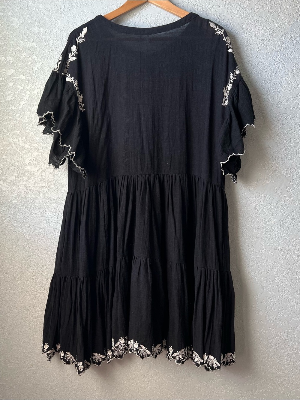 Free People Black Embroidered Tiered Mini Dress Large  Boho Flutter Sleeve - Picture 6 of 8